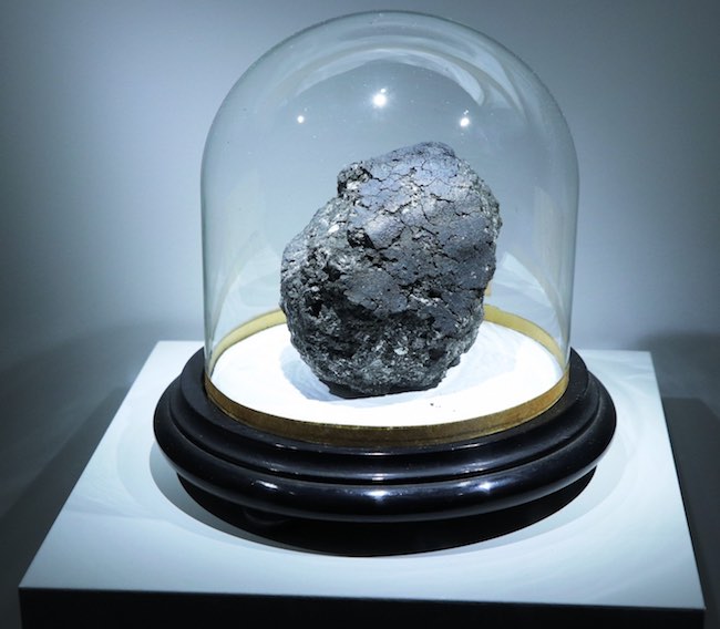 Meteorit karbon kondrit dari masa awal Tata Surya. Kredit: Universitas Manchester
