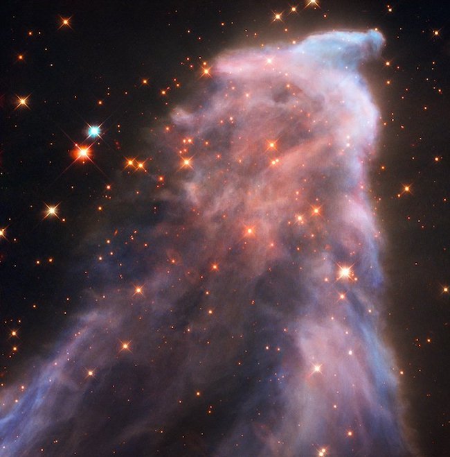 IC 63 atau Nebula Hantu. Kredit: Hubble/NASA/ESA